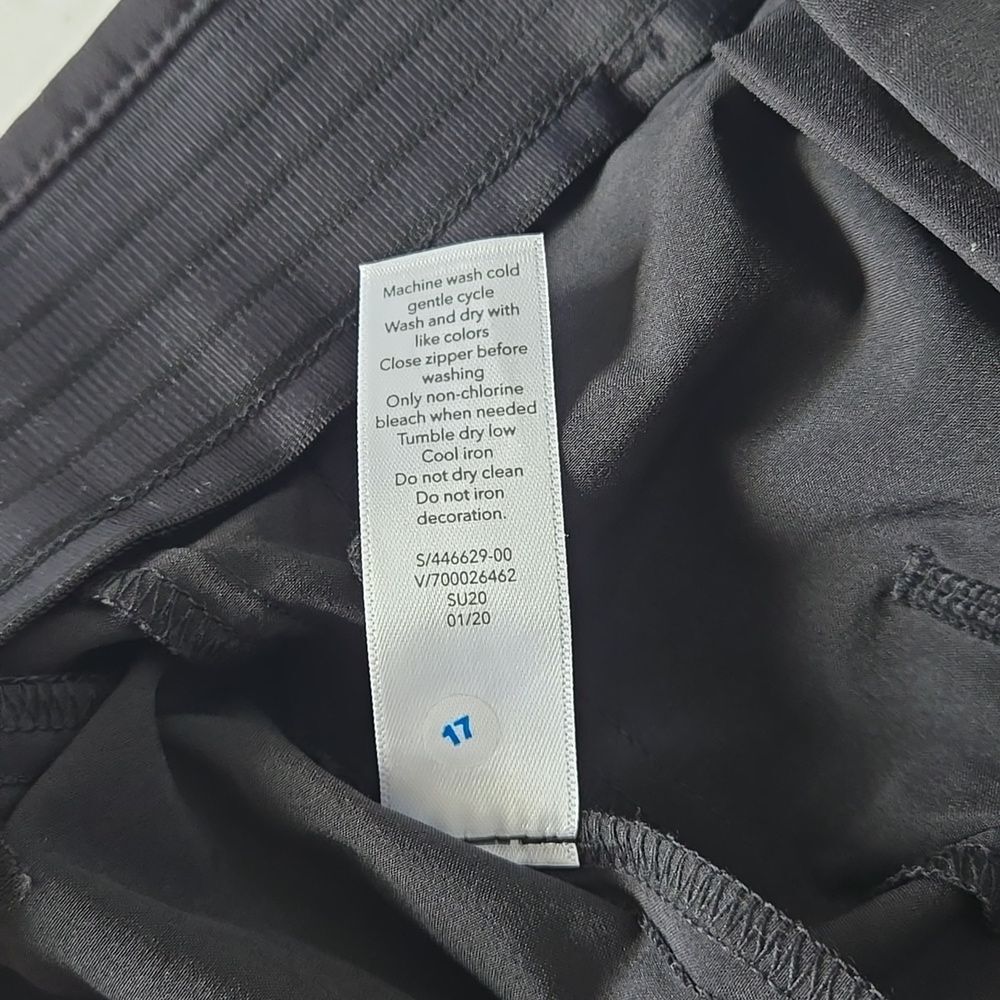 Athleta Tribeca 9" Bermuda Shorts Lightweight Black Womens Size 2 5 Pockets - Picture 7 of 10